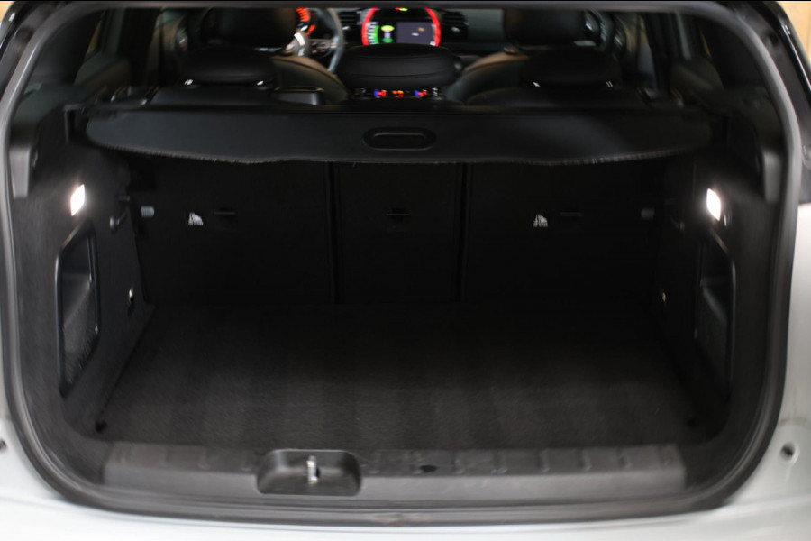 MINI Clubman 2.0 JCW 306Pk ALL4 *Pano*Harman/Kardon*Camera*Leder*Head-Up* MINI Clubman 2.0 JCW 306Pk ALL4 *Pano*Harman/Kardon*Camera*Leder*Head-Up*