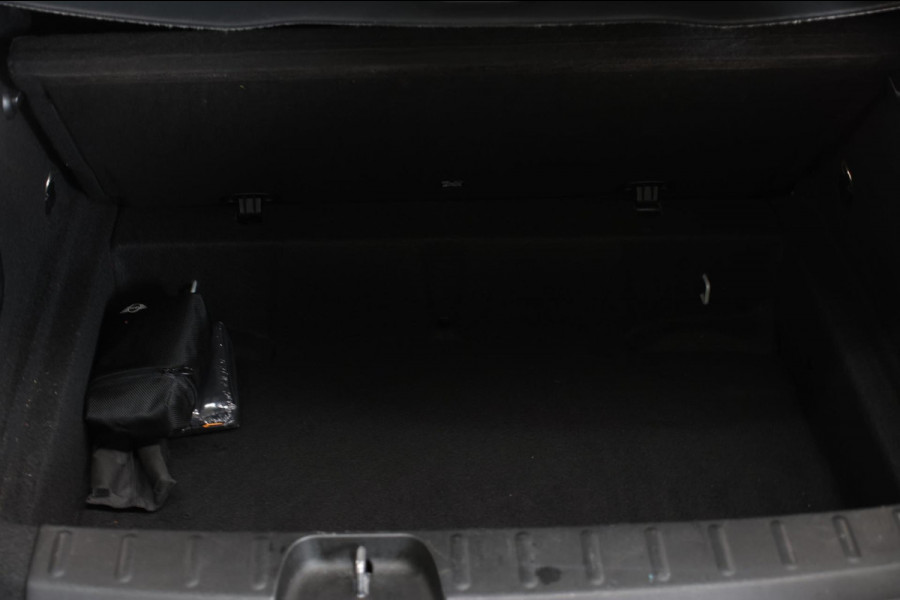 MINI Clubman 2.0 JCW 306Pk ALL4 *Pano*Harman/Kardon*Camera*Leder*Head-Up* MINI Clubman 2.0 JCW 306Pk ALL4 *Pano*Harman/Kardon*Camera*Leder*Head-Up*