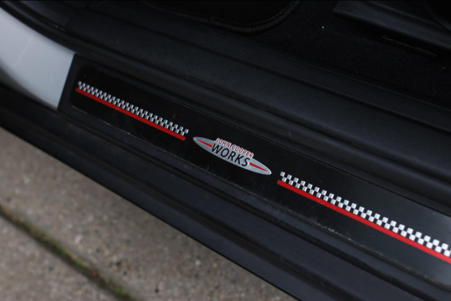 MINI Clubman 2.0 JCW 306Pk ALL4 *Pano*Harman/Kardon*Camera*Leder*Head-Up* MINI Clubman 2.0 JCW 306Pk ALL4 *Pano*Harman/Kardon*Camera*Leder*Head-Up*