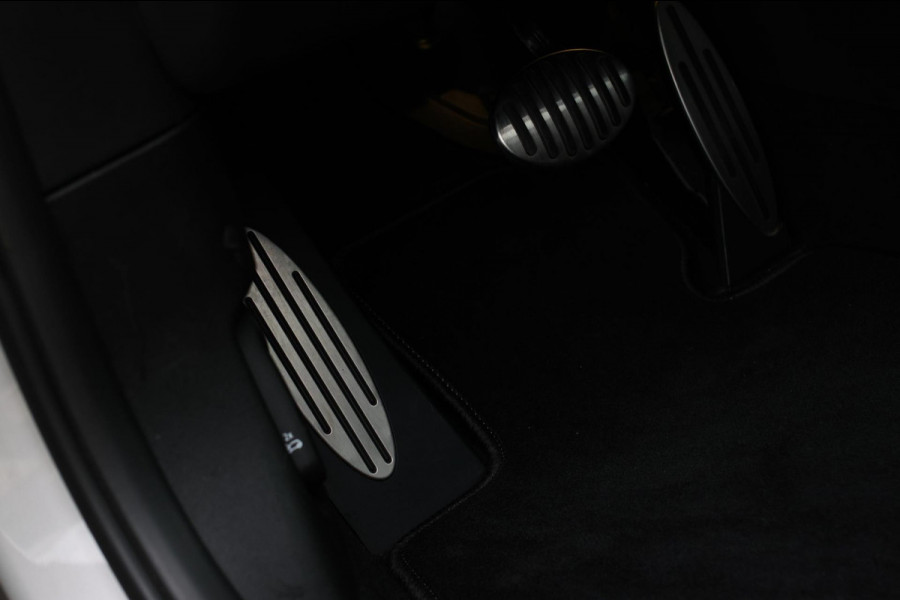 MINI Clubman 2.0 JCW 306Pk ALL4 *Pano*Harman/Kardon*Camera*Leder*Head-Up* MINI Clubman 2.0 JCW 306Pk ALL4 *Pano*Harman/Kardon*Camera*Leder*Head-Up*