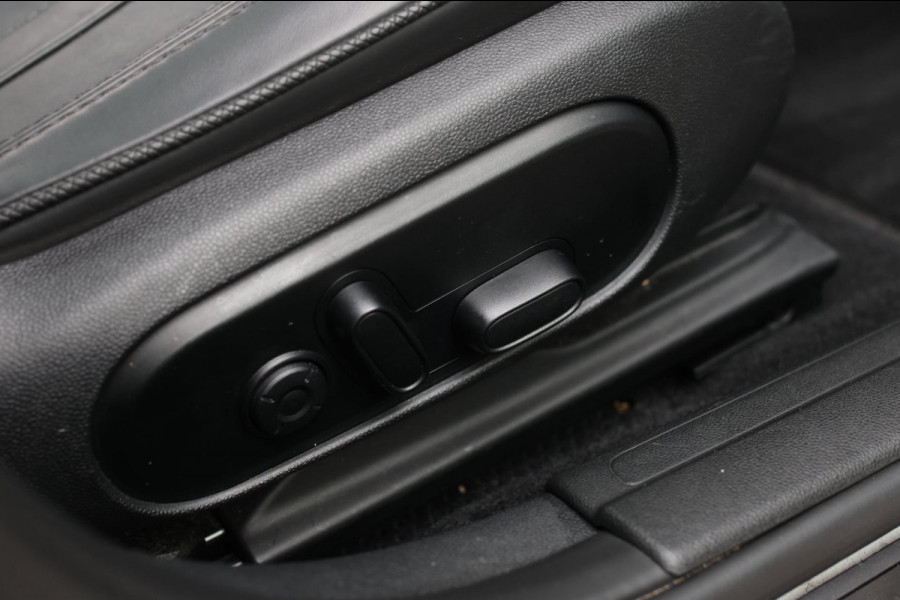 MINI Clubman 2.0 JCW 306Pk ALL4 *Pano*Harman/Kardon*Camera*Leder*Head-Up* MINI Clubman 2.0 JCW 306Pk ALL4 *Pano*Harman/Kardon*Camera*Leder*Head-Up*