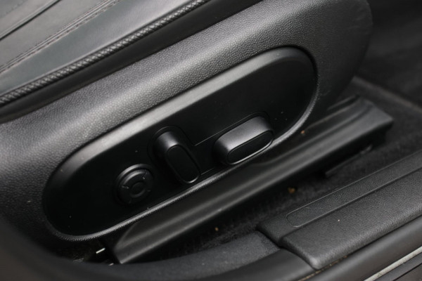 MINI Clubman 2.0 JCW 306Pk ALL4 *Pano*Harman/Kardon*Camera*Leder*Head-Up* MINI Clubman 2.0 JCW 306Pk ALL4 *Pano*Harman/Kardon*Camera*Leder*Head-Up*