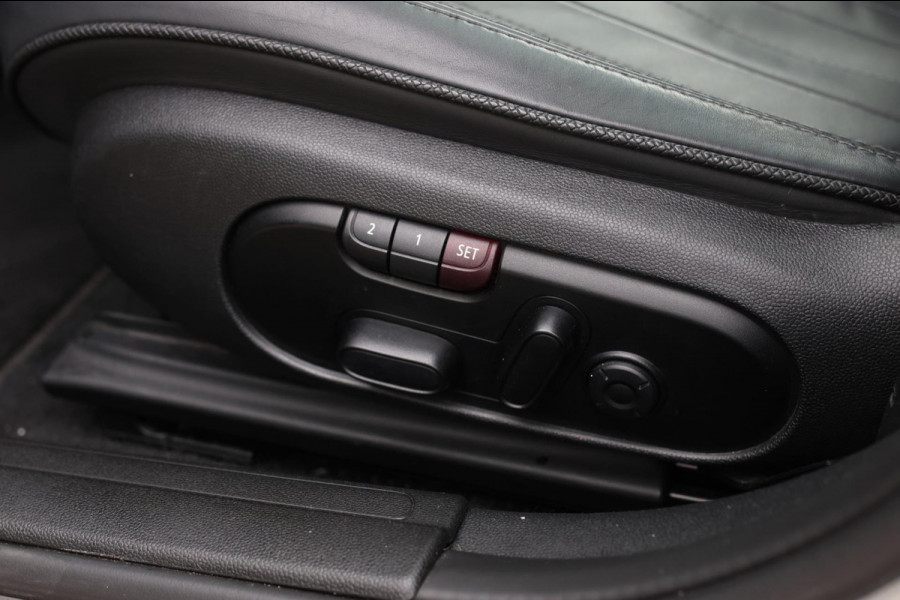 MINI Clubman 2.0 JCW 306Pk ALL4 *Pano*Harman/Kardon*Camera*Leder*Head-Up* MINI Clubman 2.0 JCW 306Pk ALL4 *Pano*Harman/Kardon*Camera*Leder*Head-Up*