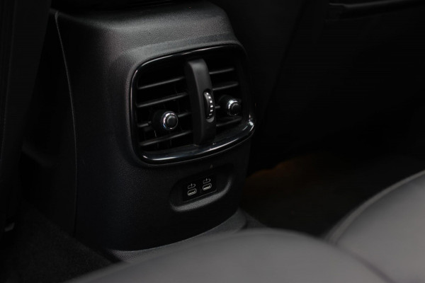 MINI Clubman 2.0 JCW 306Pk ALL4 *Pano*Harman/Kardon*Camera*Leder*Head-Up* MINI Clubman 2.0 JCW 306Pk ALL4 *Pano*Harman/Kardon*Camera*Leder*Head-Up*