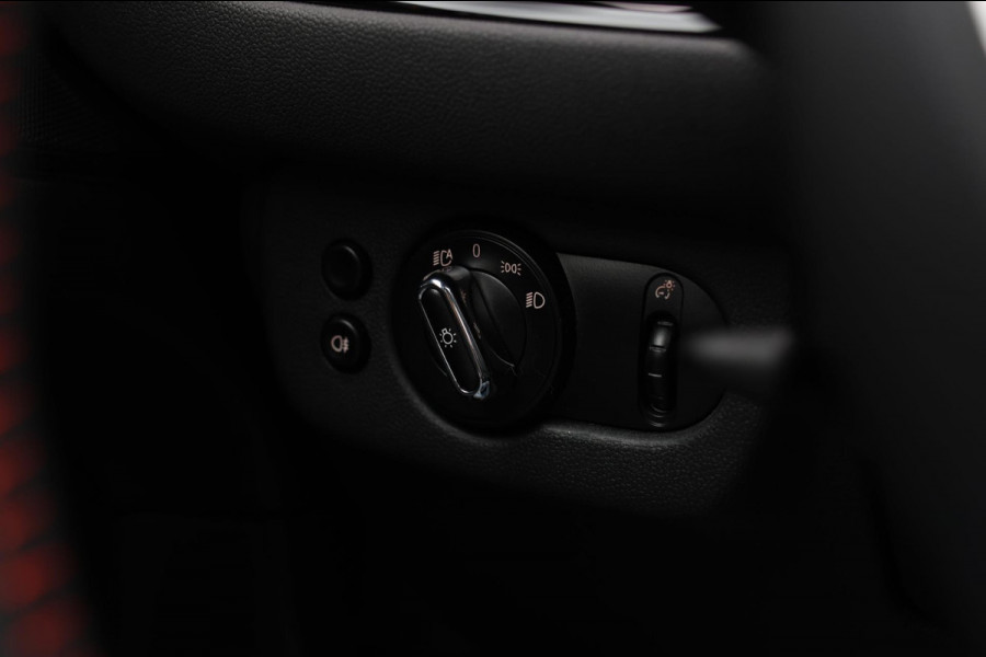 MINI Clubman 2.0 JCW 306Pk ALL4 *Pano*Harman/Kardon*Camera*Leder*Head-Up* MINI Clubman 2.0 JCW 306Pk ALL4 *Pano*Harman/Kardon*Camera*Leder*Head-Up*