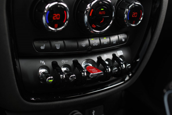 MINI Clubman 2.0 JCW 306Pk ALL4 *Pano*Harman/Kardon*Camera*Leder*Head-Up* MINI Clubman 2.0 JCW 306Pk ALL4 *Pano*Harman/Kardon*Camera*Leder*Head-Up*