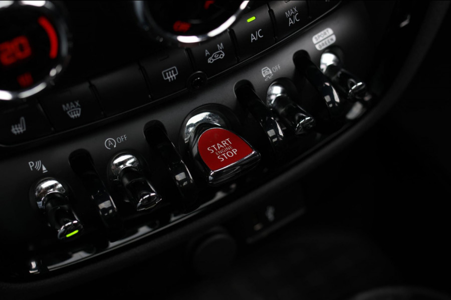 MINI Clubman 2.0 JCW 306Pk ALL4 *Pano*Harman/Kardon*Camera*Leder*Head-Up* MINI Clubman 2.0 JCW 306Pk ALL4 *Pano*Harman/Kardon*Camera*Leder*Head-Up*