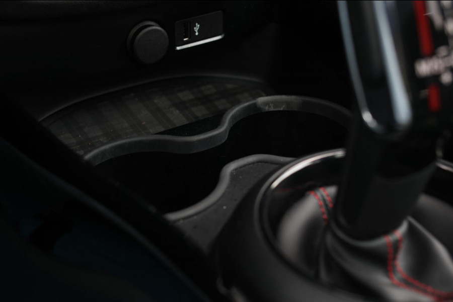 MINI Clubman 2.0 JCW 306Pk ALL4 *Pano*Harman/Kardon*Camera*Leder*Head-Up* MINI Clubman 2.0 JCW 306Pk ALL4 *Pano*Harman/Kardon*Camera*Leder*Head-Up*