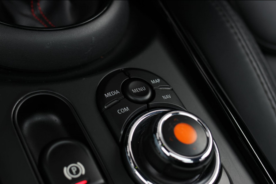 MINI Clubman 2.0 JCW 306Pk ALL4 *Pano*Harman/Kardon*Camera*Leder*Head-Up* MINI Clubman 2.0 JCW 306Pk ALL4 *Pano*Harman/Kardon*Camera*Leder*Head-Up*