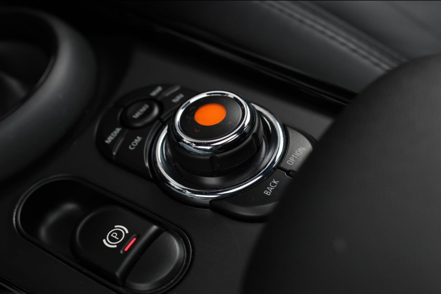 MINI Clubman 2.0 JCW 306Pk ALL4 *Pano*Harman/Kardon*Camera*Leder*Head-Up* MINI Clubman 2.0 JCW 306Pk ALL4 *Pano*Harman/Kardon*Camera*Leder*Head-Up*