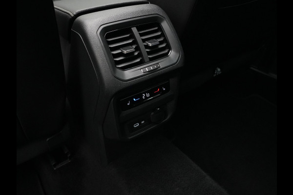 Seat Tarraco 1.5 TSI 150pk DSG FR Business Intense Panoramadak Navigatie Trekhaak Stoelverwarming v + a Seat Tarraco 1.5 TSI 150pk DSG FR Business Intense Panoramadak Navigatie Trekhaak Stoelverwarming v + a