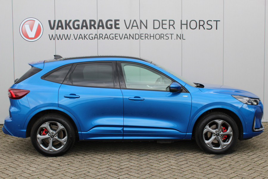 Ford Kuga 2.5-243pk PHEV ST-Line X. 2100kg trekgewicht ! Nieuw Model ! Van €. 54.937,- voor €. 43.735,- ! Trekgewicht van 2.100kg ! Elektr. verstelb. AGR stoelen voor, Stoel-, stuur-, voorraam- en achterbank verwarming, Elektr. panorama/schuif-kanteldak , Trekhaak wegklapbaar,