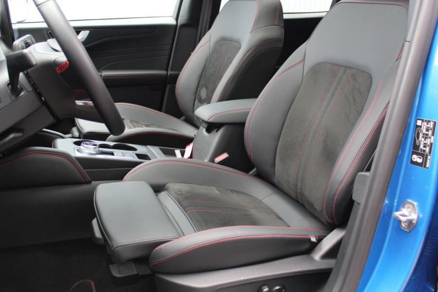 Ford Kuga 2.5-243pk PHEV ST-Line X. 2100kg trekgewicht ! Nieuw Model ! Van €. 54.937,- voor €. 43.735,- ! Trekgewicht van 2.100kg ! Elektr. verstelb. AGR stoelen voor, Stoel-, stuur-, voorraam- en achterbank verwarming, Elektr. panorama/schuif-kanteldak , Trekhaak wegklapbaar,