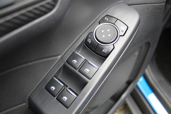 Ford Kuga 2.5-243pk PHEV ST-Line X. 2100kg trekgewicht ! Nieuw Model ! Van €. 54.937,- voor €. 43.735,- ! Trekgewicht van 2.100kg ! Elektr. verstelb. AGR stoelen voor, Stoel-, stuur-, voorraam- en achterbank verwarming, Elektr. panorama/schuif-kanteldak , Trekhaak wegklapbaar,