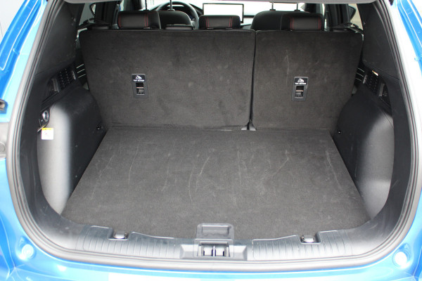 Ford Kuga 2.5-243pk PHEV ST-Line X. 2100kg trekgewicht ! Nieuw Model ! Van €. 54.937,- voor €. 43.735,- ! Trekgewicht van 2.100kg ! Elektr. verstelb. AGR stoelen voor, Stoel-, stuur-, voorraam- en achterbank verwarming, Elektr. panorama/schuif-kanteldak , Trekhaak wegklapbaar,