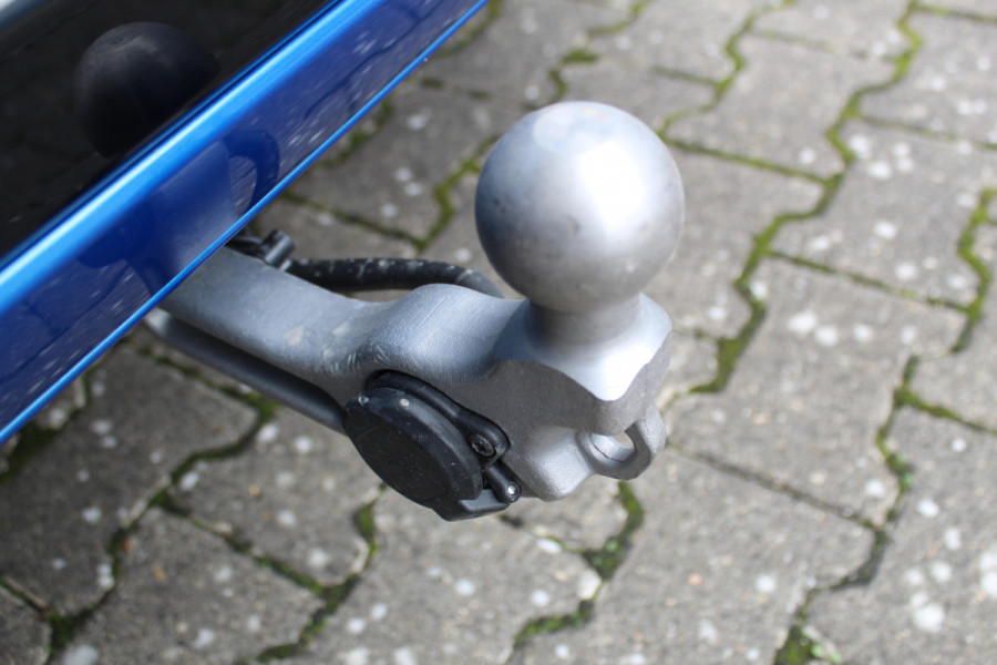 Ford Kuga 2.5-243pk PHEV ST-Line X. 2100kg trekgewicht ! Nieuw Model ! Van €. 54.937,- voor €. 43.735,- ! Trekgewicht van 2.100kg ! Elektr. verstelb. AGR stoelen voor, Stoel-, stuur-, voorraam- en achterbank verwarming, Elektr. panorama/schuif-kanteldak , Trekhaak wegklapbaar,