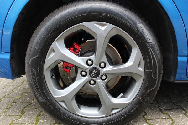 Ford Kuga 2.5-243pk PHEV ST-Line X. 2100kg trekgewicht ! Nieuw Model ! Van €. 54.937,- voor €. 43.735,- ! Trekgewicht van 2.100kg ! Elektr. verstelb. AGR stoelen voor, Stoel-, stuur-, voorraam- en achterbank verwarming, Elektr. panorama/schuif-kanteldak , Trekhaak wegklapbaar,