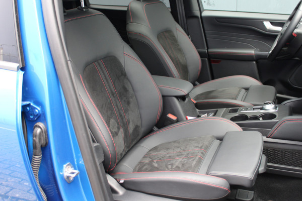 Ford Kuga 2.5-243pk PHEV ST-Line X. 2100kg trekgewicht ! Nieuw Model ! Van €. 54.937,- voor €. 43.735,- ! Trekgewicht van 2.100kg ! Elektr. verstelb. AGR stoelen voor, Stoel-, stuur-, voorraam- en achterbank verwarming, Elektr. panorama/schuif-kanteldak , Trekhaak wegklapbaar,