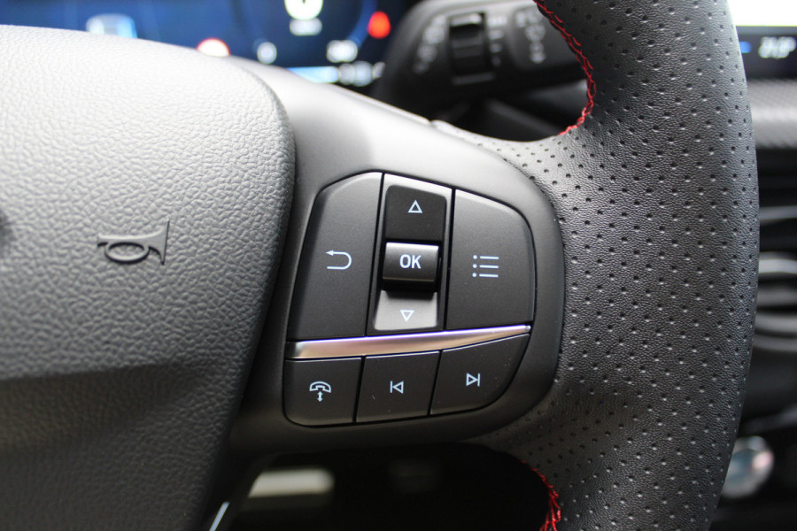 Ford Kuga 2.5-243pk PHEV ST-Line X. 2100kg trekgewicht ! Nieuw Model ! Van €. 54.937,- voor €. 43.735,- ! Trekgewicht van 2.100kg ! Elektr. verstelb. AGR stoelen voor, Stoel-, stuur-, voorraam- en achterbank verwarming, Elektr. panorama/schuif-kanteldak , Trekhaak wegklapbaar,