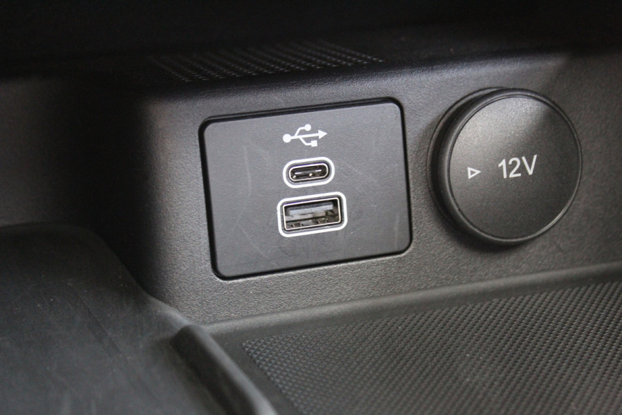 Ford Kuga 2.5-243pk PHEV ST-Line X. 2100kg trekgewicht ! Nieuw Model ! Van €. 54.937,- voor €. 43.735,- ! Trekgewicht van 2.100kg ! Elektr. verstelb. AGR stoelen voor, Stoel-, stuur-, voorraam- en achterbank verwarming, Elektr. panorama/schuif-kanteldak , Trekhaak wegklapbaar,