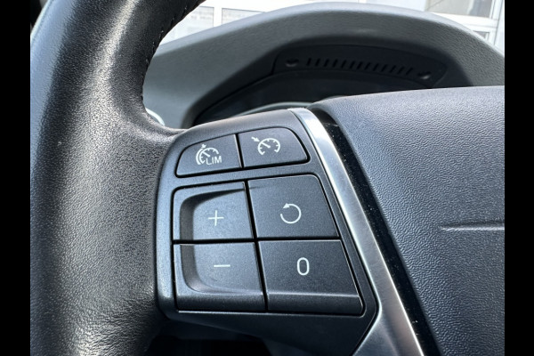 Volvo S60 Cross Country 2.0 T5 AWD Momentum