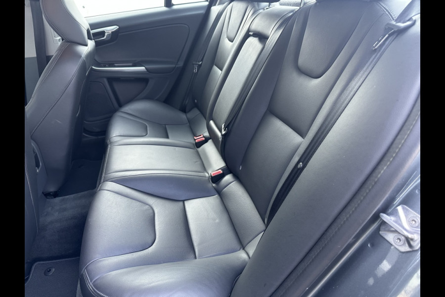 Volvo S60 Cross Country 2.0 T5 AWD Momentum