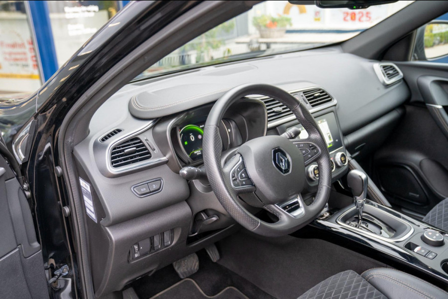 Renault Kadjar 1.3 TCe Black Edition Automaat | Prijs rijklaar incl. 12 mnd garantie | Trekhaak Navi Bose Blindspot Verw stoelen Renault Kadjar 1.3 TCe Black Edition Automaat | Prijs rijklaar incl. 12 mnd garantie | Trekhaak Navi Bose Blindspot Verw stoelen