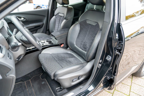 Renault Kadjar 1.3 TCe Black Edition Automaat | Prijs rijklaar incl. 12 mnd garantie | Trekhaak Navi Bose Blindspot Verw stoelen Renault Kadjar 1.3 TCe Black Edition Automaat | Prijs rijklaar incl. 12 mnd garantie | Trekhaak Navi Bose Blindspot Verw stoelen