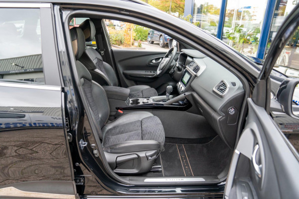 Renault Kadjar 1.3 TCe Black Edition Automaat | Prijs rijklaar incl. 12 mnd garantie | Trekhaak Navi Bose Blindspot Verw stoelen Renault Kadjar 1.3 TCe Black Edition Automaat | Prijs rijklaar incl. 12 mnd garantie | Trekhaak Navi Bose Blindspot Verw stoelen