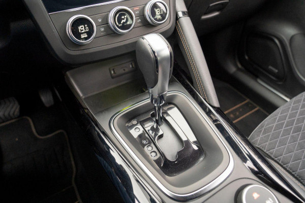 Renault Kadjar 1.3 TCe Black Edition Automaat | Prijs rijklaar incl. 12 mnd garantie | Trekhaak Navi Bose Blindspot Verw stoelen Renault Kadjar 1.3 TCe Black Edition Automaat | Prijs rijklaar incl. 12 mnd garantie | Trekhaak Navi Bose Blindspot Verw stoelen