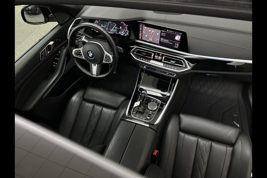 BMW X5 xDrive45e M-Sport | Panorama | 360 Camera | 96% SOH | ACC | Leder Indiv. | Laser-LED | Harman-Kardon | Rij-Assistent Pro | Memory | Head-Up | Trekhaak | 4-Zone Clima | Beker Koeling & Verwarming | Stuurverwarming | Comfortstoelen | Keyless-Entry | M-Gordels | Sfeerverlichting | Carplay |