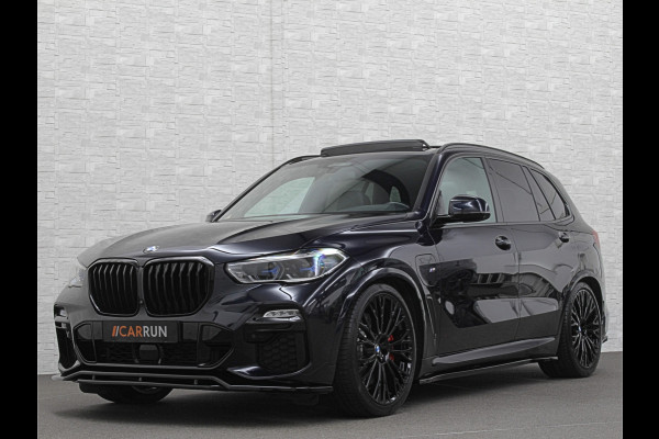 BMW X5 xDrive45e M-Sport | Panorama | 360 Camera | 96% SOH | ACC | Leder Indiv. | Laser-LED | Harman-Kardon | Rij-Assistent Pro | Memory | Head-Up | Trekhaak | 4-Zone Clima | Beker Koeling & Verwarming | Stuurverwarming | Comfortstoelen | Keyless-Entry | M-Gordels | Sfeerverlichting | Carplay |