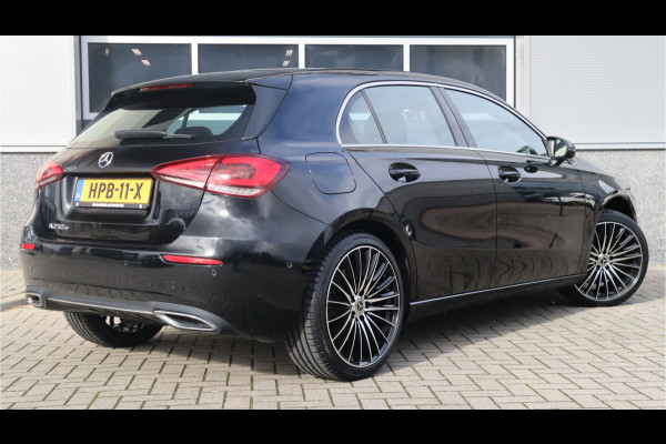Mercedes-Benz A-Klasse 250 e Luxury / SOH 93% / 19inch / Sfeer verlichting / Widescreen / Camera / Carplay / Mercedes-Benz A-Klasse 250 e Luxury / SOH 93% / 19inch / Sfeer verlichting / Widescreen / Camera / Carplay /