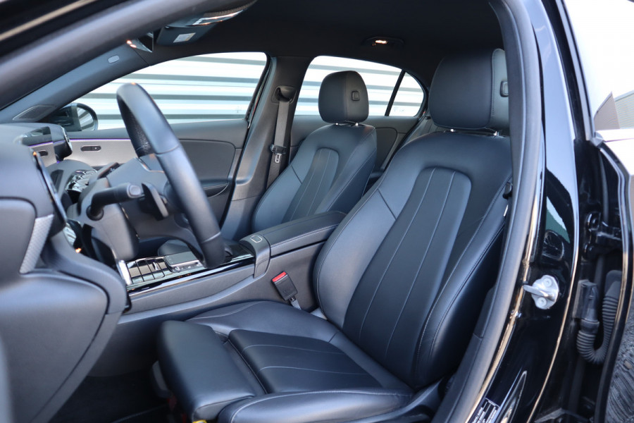 Mercedes-Benz A-Klasse 250 e Luxury / SOH 93% / 19inch / Sfeer verlichting / Widescreen / Camera / Carplay / Mercedes-Benz A-Klasse 250 e Luxury / SOH 93% / 19inch / Sfeer verlichting / Widescreen / Camera / Carplay /