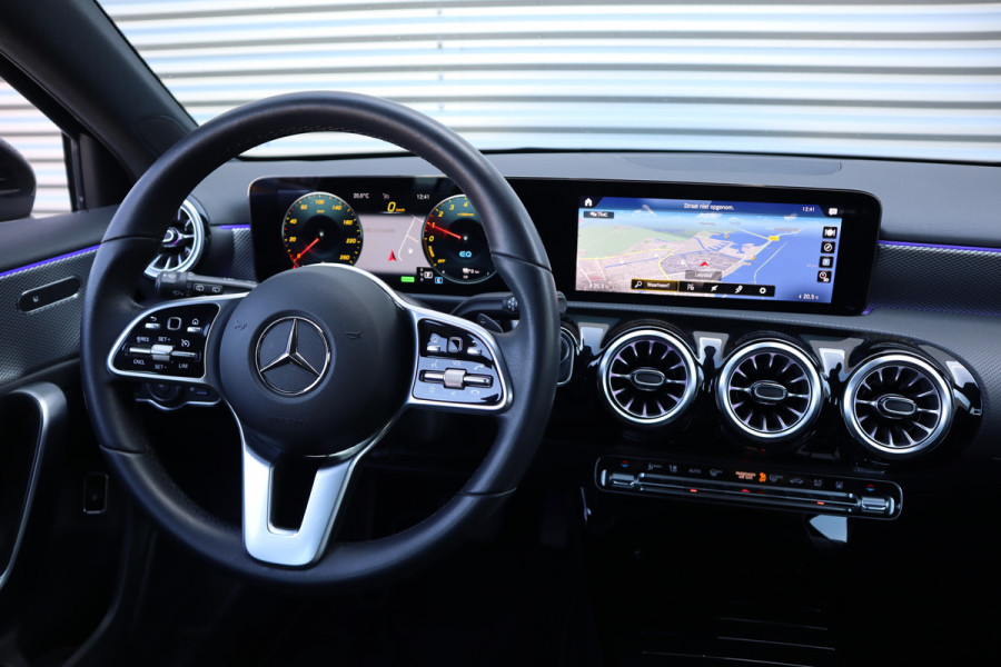 Mercedes-Benz A-Klasse 250 e Luxury / SOH 93% / 19inch / Sfeer verlichting / Widescreen / Camera / Carplay / Mercedes-Benz A-Klasse 250 e Luxury / SOH 93% / 19inch / Sfeer verlichting / Widescreen / Camera / Carplay /