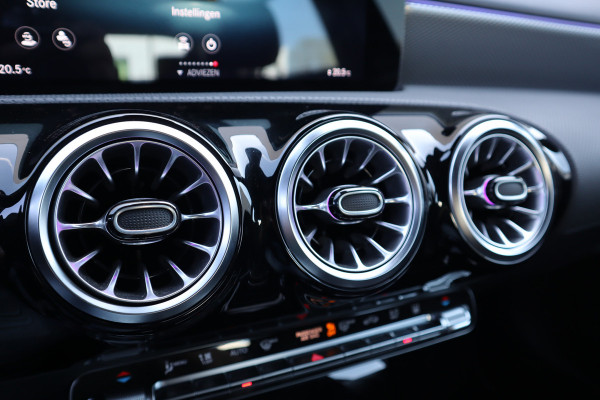 Mercedes-Benz A-Klasse 250 e Luxury / SOH 93% / 19inch / Sfeer verlichting / Widescreen / Camera / Carplay / Mercedes-Benz A-Klasse 250 e Luxury / SOH 93% / 19inch / Sfeer verlichting / Widescreen / Camera / Carplay /