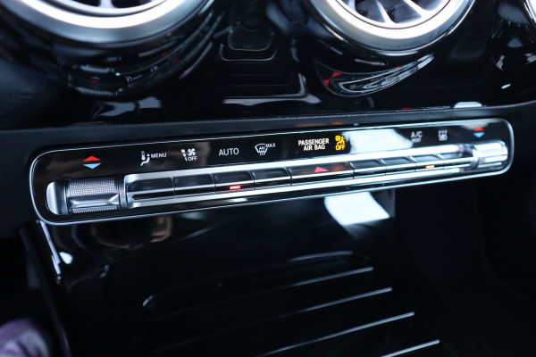 Mercedes-Benz A-Klasse 250 e Luxury / SOH 93% / 19inch / Sfeer verlichting / Widescreen / Camera / Carplay / Mercedes-Benz A-Klasse 250 e Luxury / SOH 93% / 19inch / Sfeer verlichting / Widescreen / Camera / Carplay /