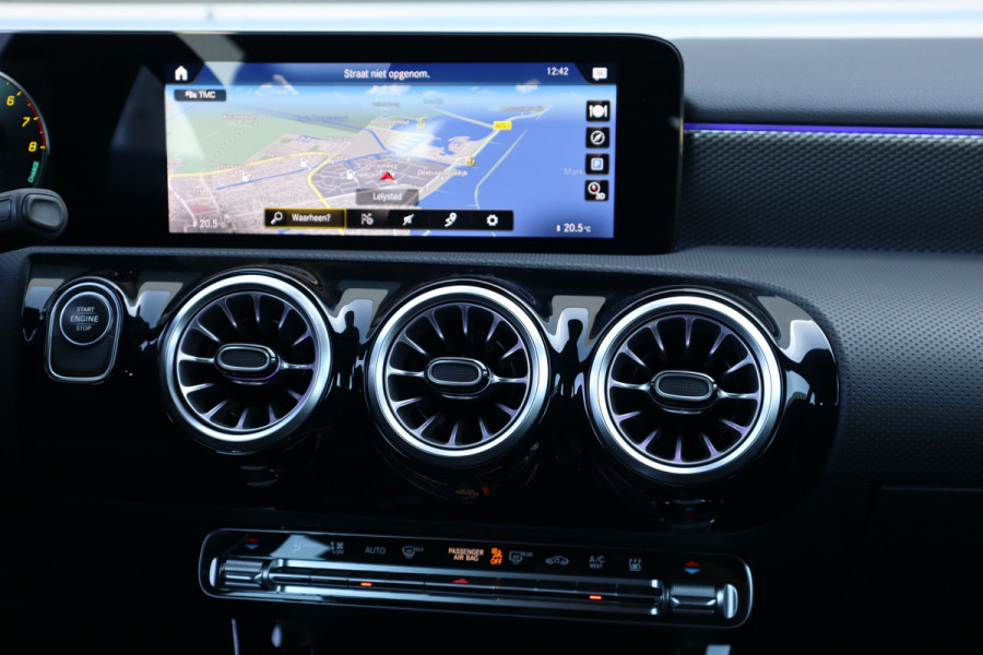 Mercedes-Benz A-Klasse 250 e Luxury / SOH 93% / 19inch / Sfeer verlichting / Widescreen / Camera / Carplay / Mercedes-Benz A-Klasse 250 e Luxury / SOH 93% / 19inch / Sfeer verlichting / Widescreen / Camera / Carplay /