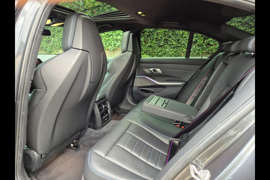 BMW 3-serie G20 330i M Edition Plus ACTIE 12mnd GARANTIE Android CarPlay Pano M Stoel HUD Camera NAP 1e EIG Laser Spoiler M Remmen