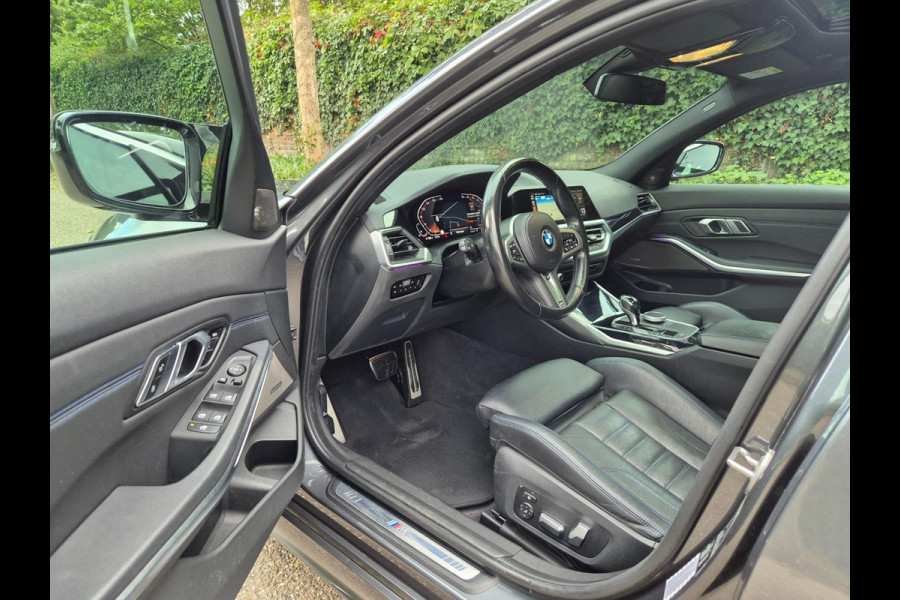 BMW 3-serie G20 330i M Edition Plus ACTIE 12mnd GARANTIE Android CarPlay Pano M Stoel HUD Camera NAP 1e EIG Laser Spoiler M Remmen