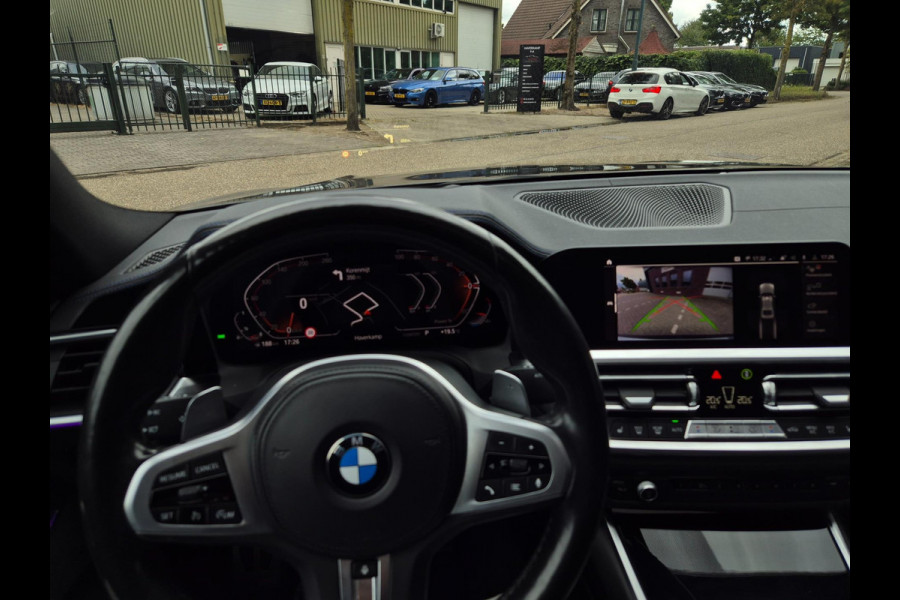BMW 3-serie G20 330i M Edition Plus ACTIE 12mnd GARANTIE Android CarPlay Pano M Stoel HUD Camera NAP 1e EIG Laser Spoiler M Remmen