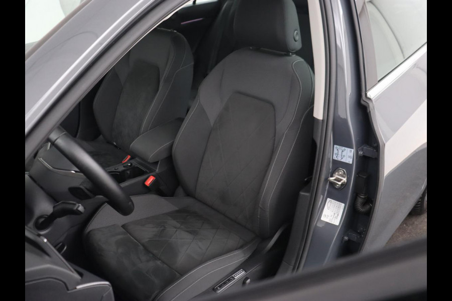 Volkswagen Golf 1.4 eHybrid Style | Trekhaak | Stoelverwarming | Massage | Carplay | Memory | Navigatie | Adaptive cruise | Full LED | Parkeerhulp | Sfeerverlichting | PHEV | Plug In