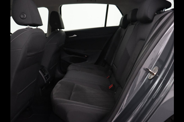 Volkswagen Golf 1.4 eHybrid Style | Trekhaak | Stoelverwarming | Massage | Carplay | Memory | Navigatie | Adaptive cruise | Full LED | Parkeerhulp | Sfeerverlichting | PHEV | Plug In