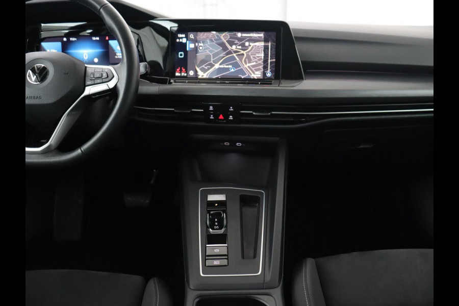 Volkswagen Golf 1.4 eHybrid Style | Trekhaak | Stoelverwarming | Massage | Carplay | Memory | Navigatie | Adaptive cruise | Full LED | Parkeerhulp | Sfeerverlichting | PHEV | Plug In