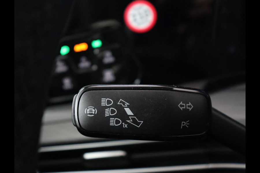 Volkswagen Golf 1.4 eHybrid Style | Trekhaak | Stoelverwarming | Massage | Carplay | Memory | Navigatie | Adaptive cruise | Full LED | Parkeerhulp | Sfeerverlichting | PHEV | Plug In