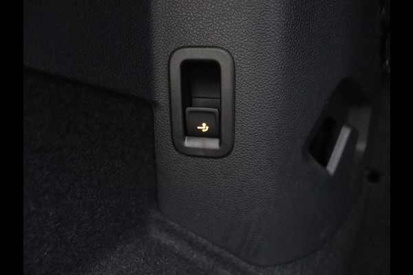 Volkswagen Golf 1.4 eHybrid Style | Trekhaak | Stoelverwarming | Massage | Carplay | Memory | Navigatie | Adaptive cruise | Full LED | Parkeerhulp | Sfeerverlichting | PHEV | Plug In