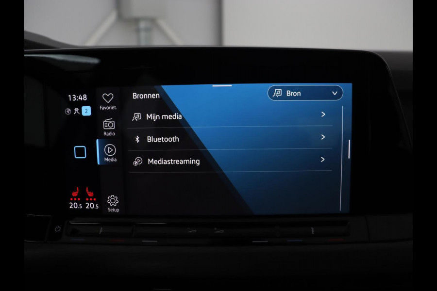 Volkswagen Golf 1.4 eHybrid Style | Trekhaak | Stoelverwarming | Massage | Carplay | Memory | Navigatie | Adaptive cruise | Full LED | Parkeerhulp | Sfeerverlichting | PHEV | Plug In