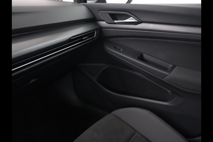 Volkswagen Golf 1.4 eHybrid Style | Trekhaak | Stoelverwarming | Massage | Carplay | Memory | Navigatie | Adaptive cruise | Full LED | Parkeerhulp | Sfeerverlichting | PHEV | Plug In