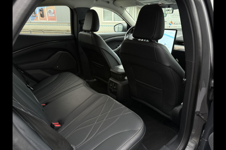 Ford Mustang Mach-E RWD 75 kWh | Trekhaak | Navi | Camera | B&O Sound | Ford Mustang Mach-E RWD 75 kWh | Trekhaak | Navi | Camera | B&O Sound |