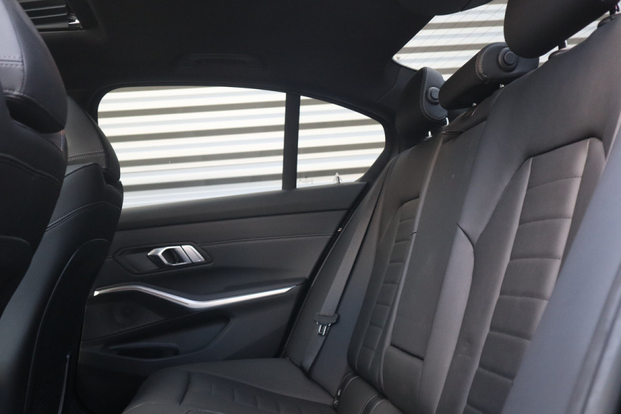 BMW 3-serie M-Sport 19inch / SOH91% / Glazen dak / HiFi / 50 Jahre / Camera / M Performance